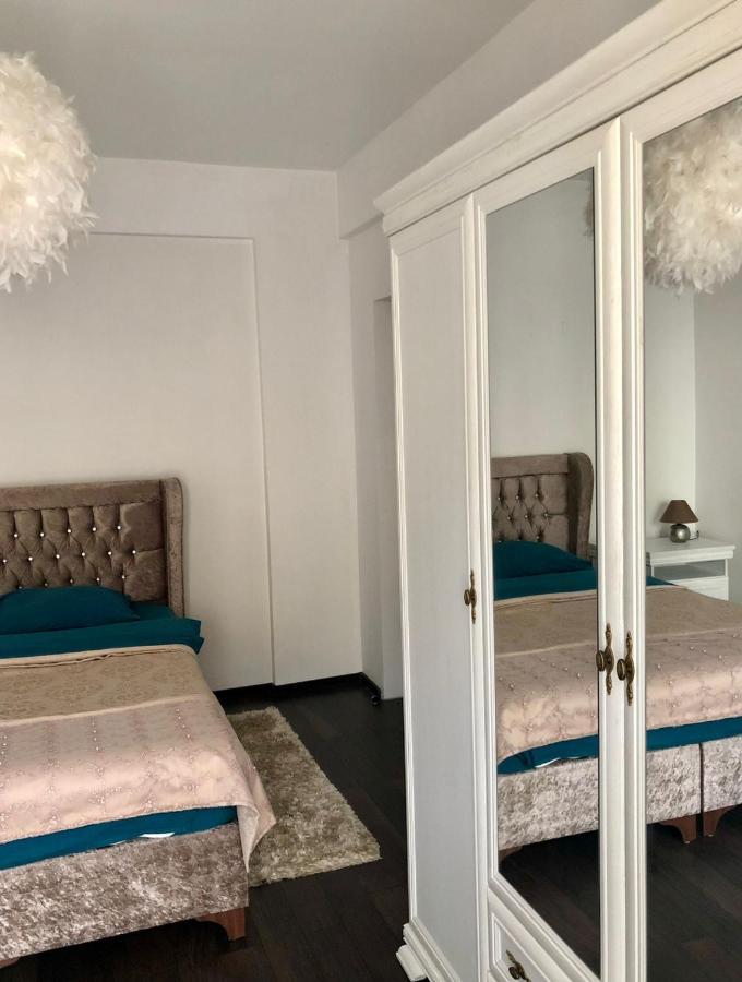 The Unique Apartment Roşu Dış mekan fotoğraf